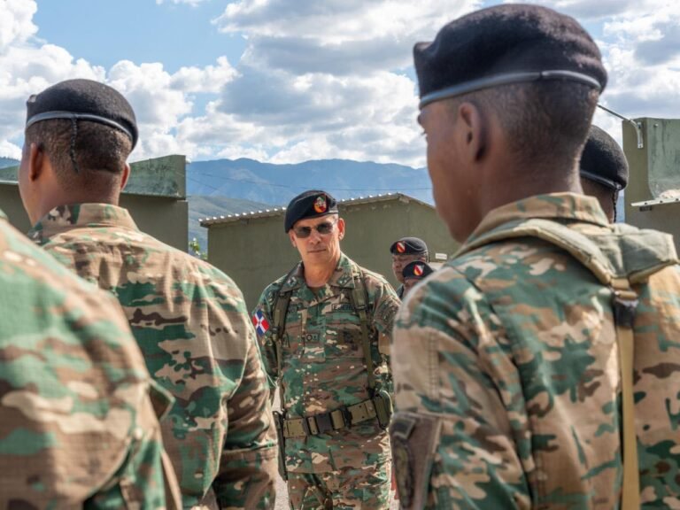Comandante del Ejército realiza recorrido por unidades de la 5ta. Brigada de Infantería