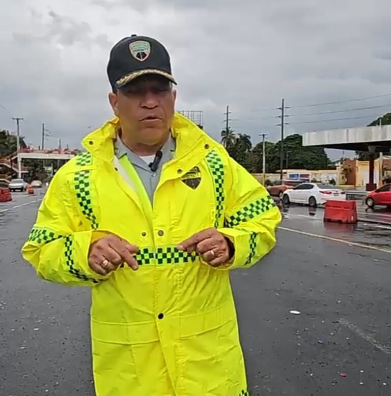 DIGESETT Implementa un contraflujo en el kilómetro 25 de la autopista Duarte, debido a la gran cantidad de vehículos que se desplazan hacia el Cibao y las lluvias registradas