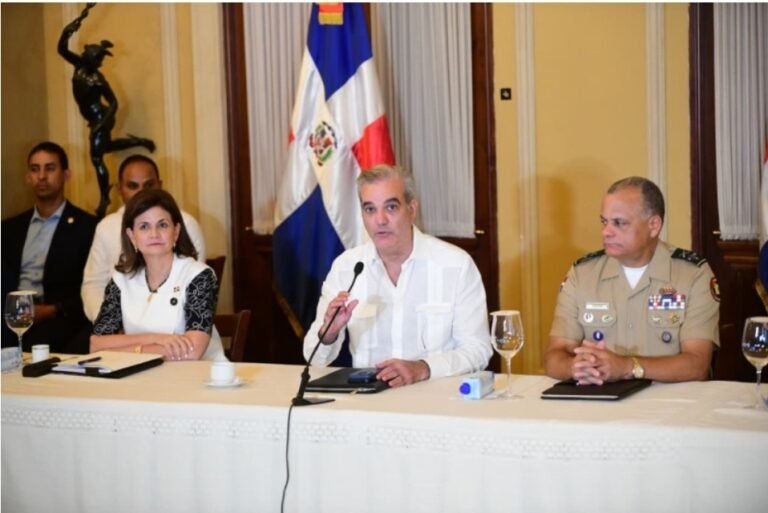 Gobierno pide a la población alejarse de ríos y costas