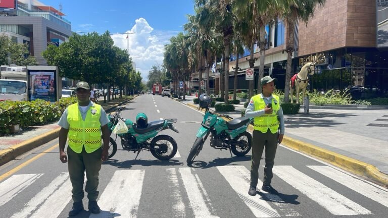 DIGESETT brindan asistencia y viabilizan el tránsito en las inmediaciones de la Plaza Downtown